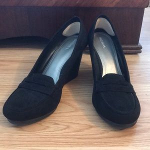 Women’s black suede loafer wedge heels - size 11